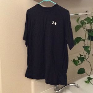 UNDER ARMOUR BLACK SHIRT SIZE L
